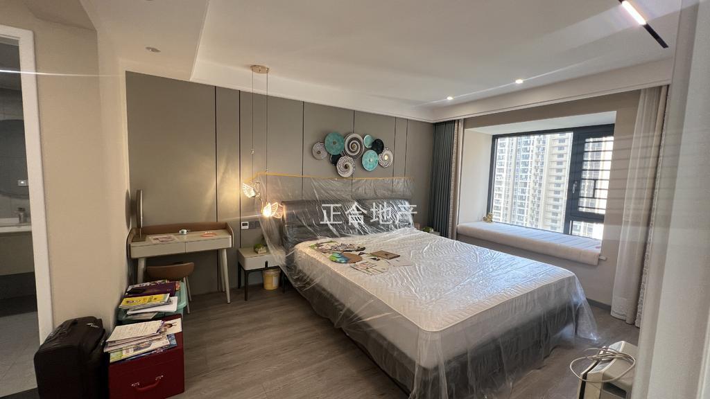 森林国际180平，精装大平层，双湖景，​电梯16楼，全新装修​坐在阳‮可台‬以海钓​