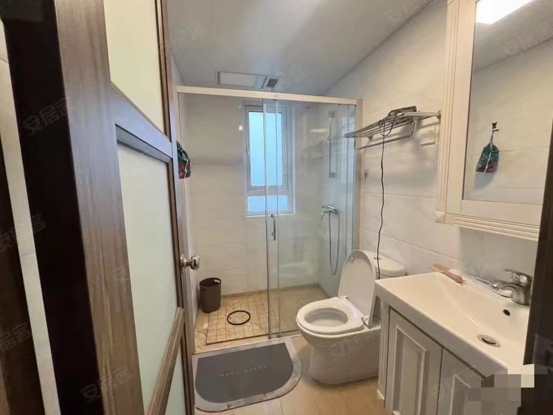 房东亏本出售，仙桃碧桂园，全新装修，5字开头，中间好楼层，证满两年