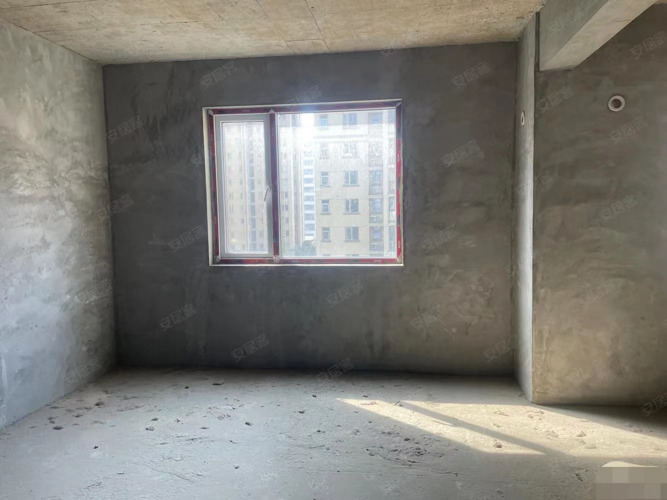 3，锦绣江山瑞园，电梯花园洋房，带车位一起，中间楼层，房东诚心出售，南北双阳台