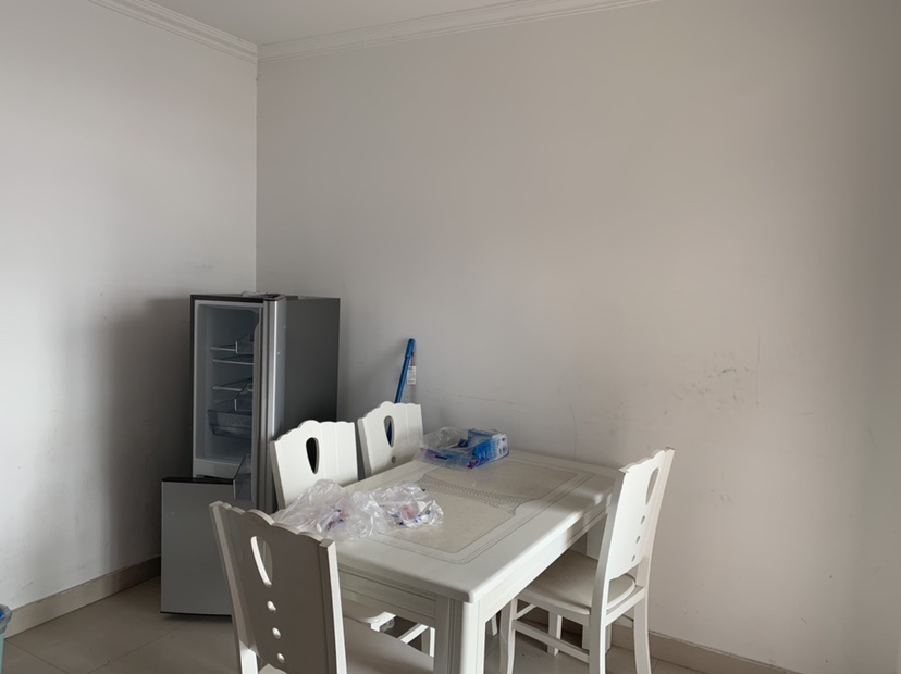 上苑一品2室2厅1卫精装修家具家电全配，适合陪读！