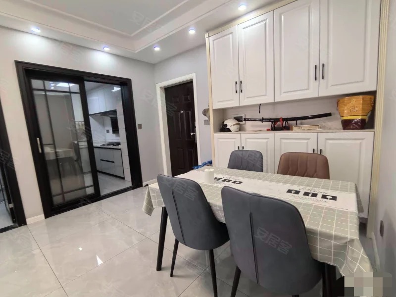 403，捡漏，降‬价了，森林‬国际，精装三房​，成色新，拎包入住