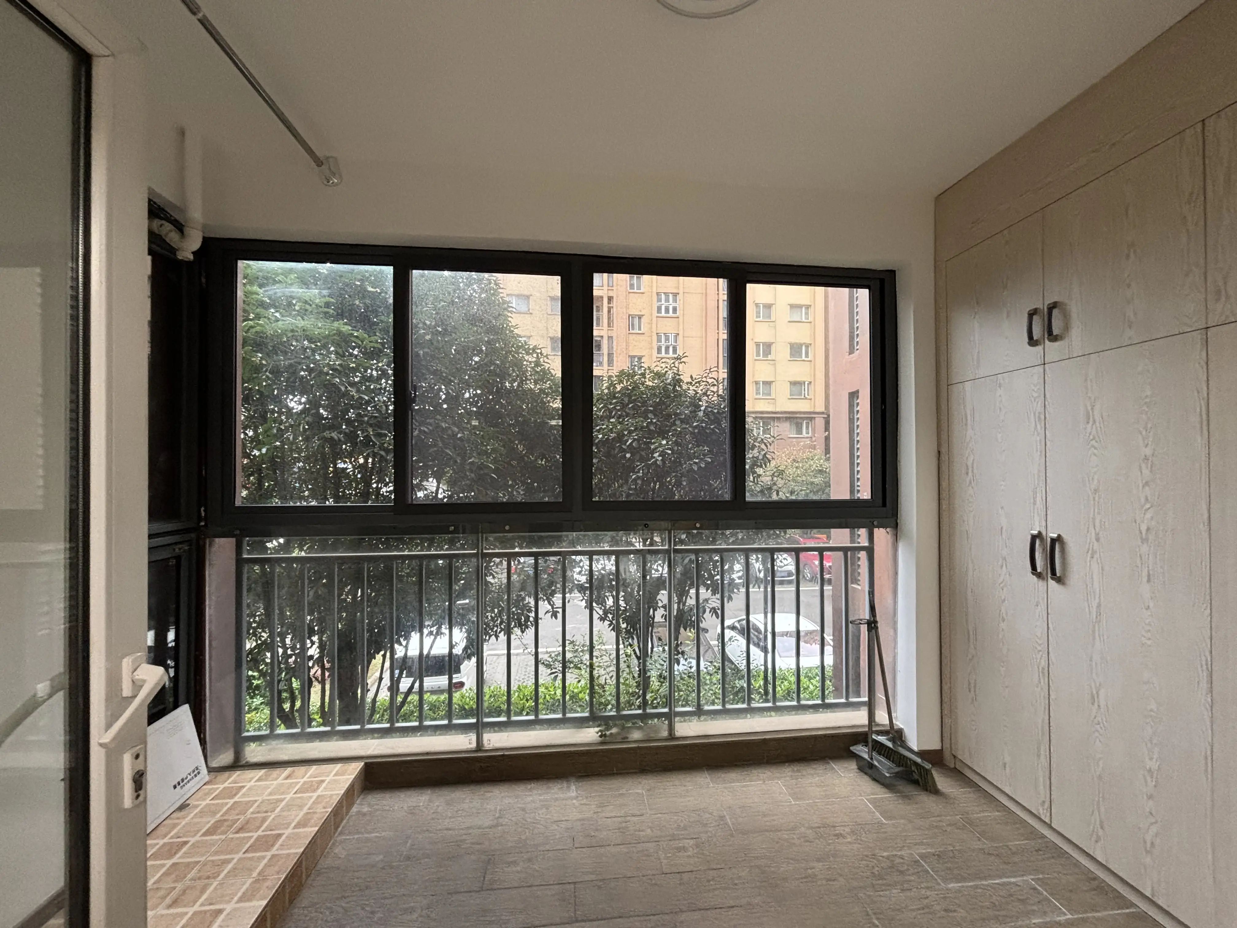 满庭春，边户小高层，精装三房，全屋品牌家具带暖气，单价4千多