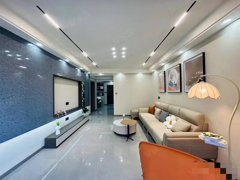 房东急售，和合四期，湖景房，精装三房 ，好楼层 ，满五，过户费低