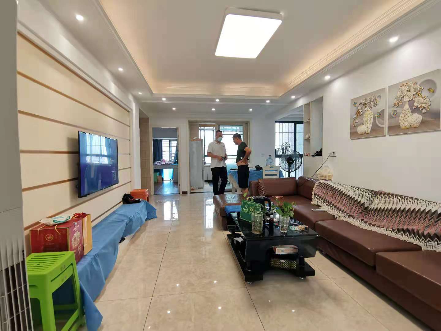 浅水湾中央公园 中间楼层 层色新 旁边读书 对面二中 证满2年 看房方便