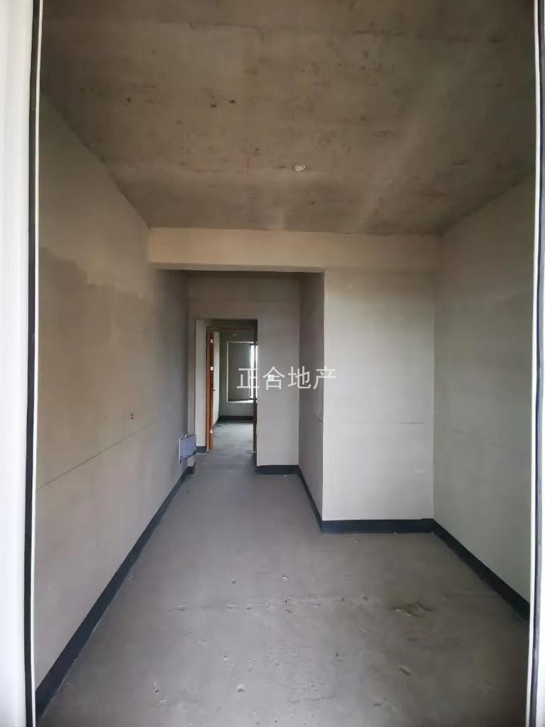 城南，碧桂园，单价5200，毛坯四房，电梯好楼层10楼，证满二，大阳台