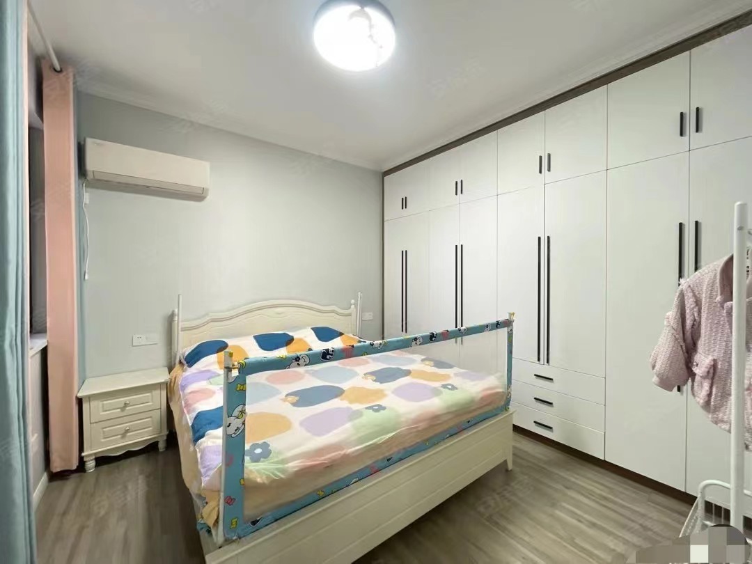 94，康湾一品,，精装三房，毛坯价格！​9.9成新，证满二，南北通透，手慢无