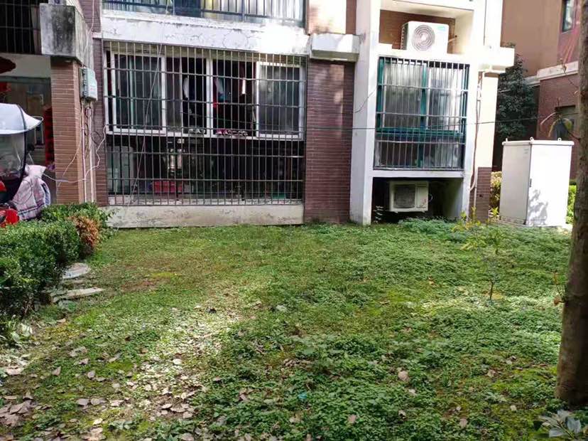 香岸华府1楼，适合养老，门口