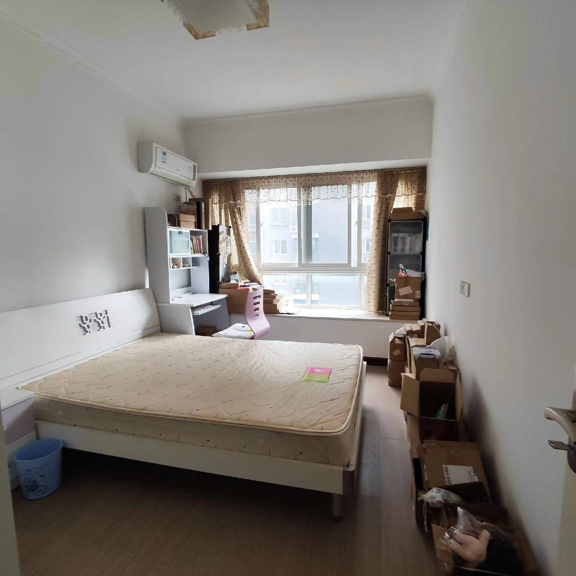 汉江景苑.新三中旁.精装三房.证件满二.看房方便