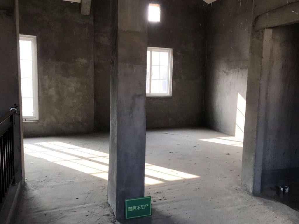 御江湾江滩公园旁三层联排别墅两个停车位自带花园