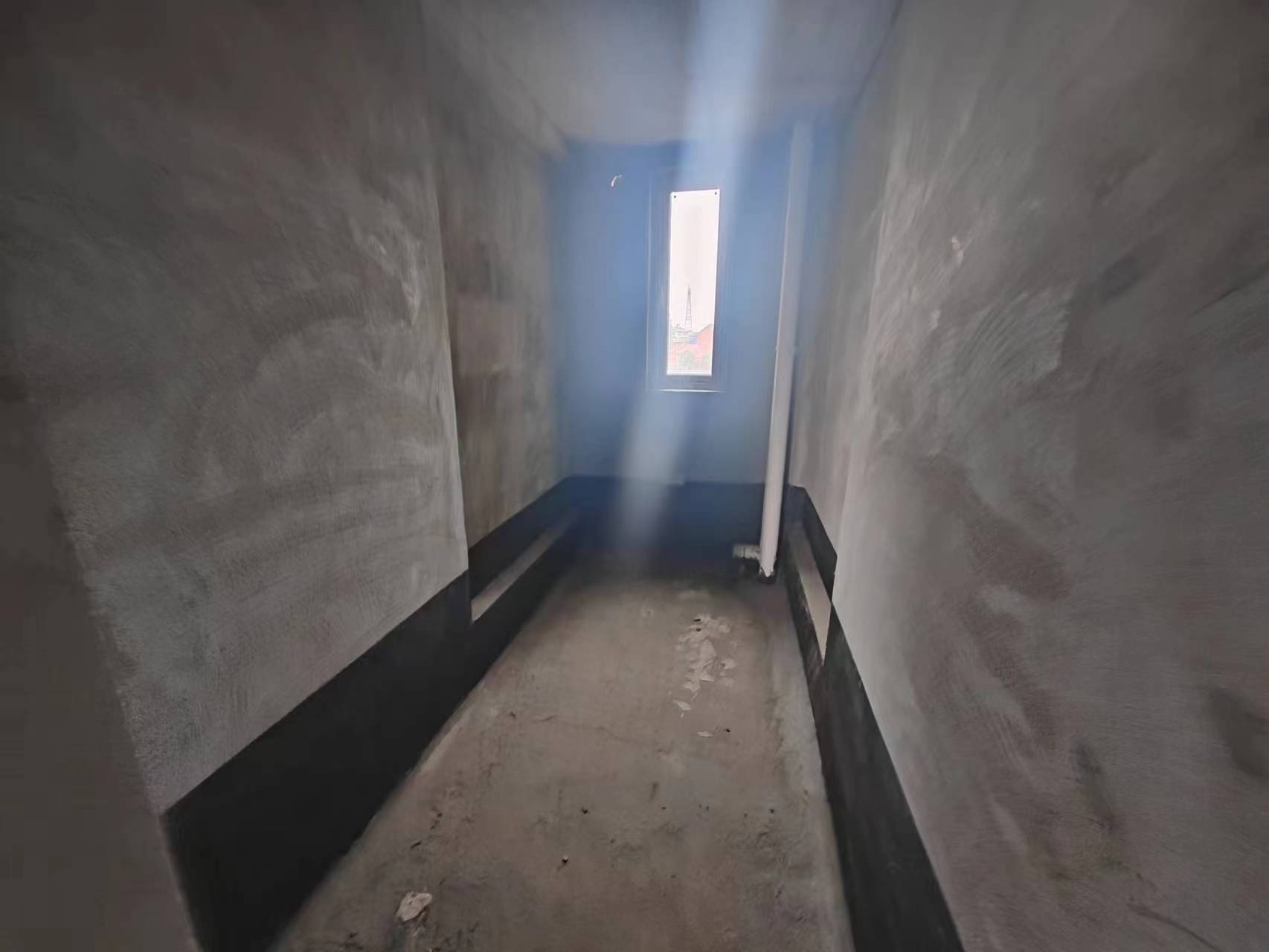 南国明珠.毛坯边户三房.南北通透.证件满二.还送车位哟.看房方便