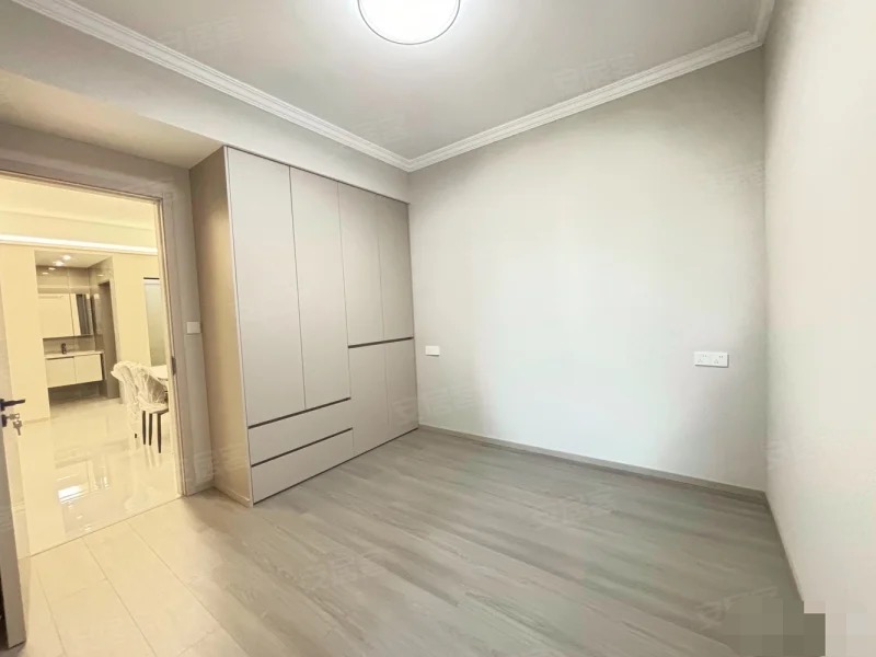 城南，南国明珠，精装三房，证满二，全新装修，中间好楼层，