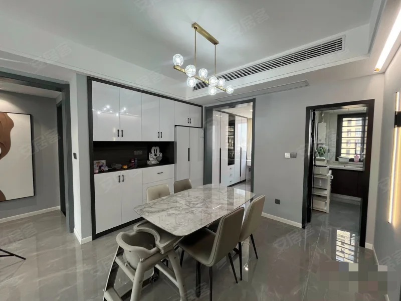 350，房东诚心出售，御台公馆，9.9成新，边户，好楼层20楼、品牌家具，急售