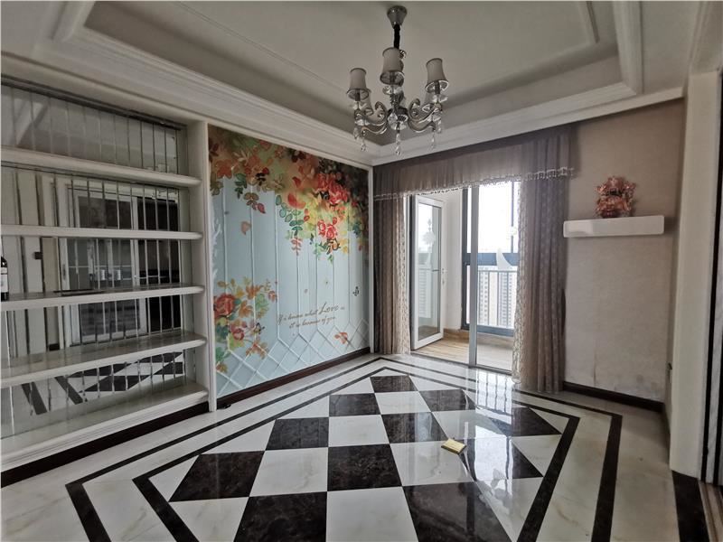 满庭春全屋订制精装修，湖景大四房只卖毛坯价，户型方正采光 