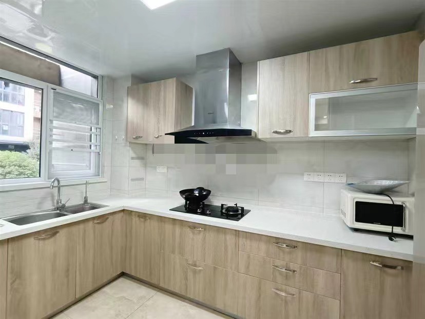 沔阳公馆，步梯2楼，6层洋房，精装三房，装修成色保养非常新，低公摊，证满二