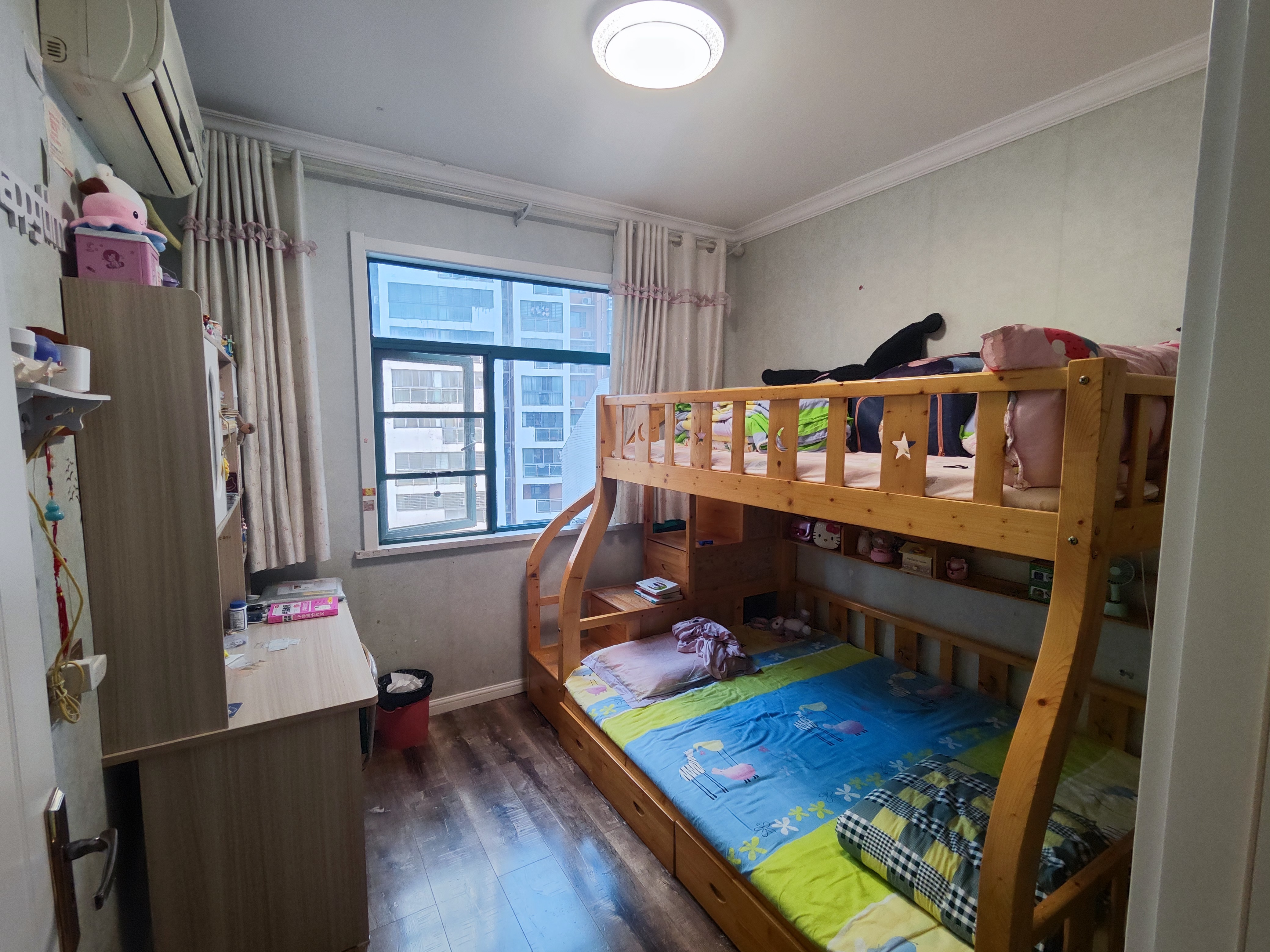 新街稀缺小三房保养的很好证在手看房方便