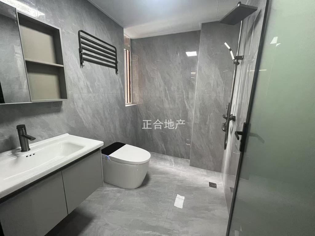 城南，沔阳天泽园，精装三房，边户，中间好楼层，诚心出售，证满二