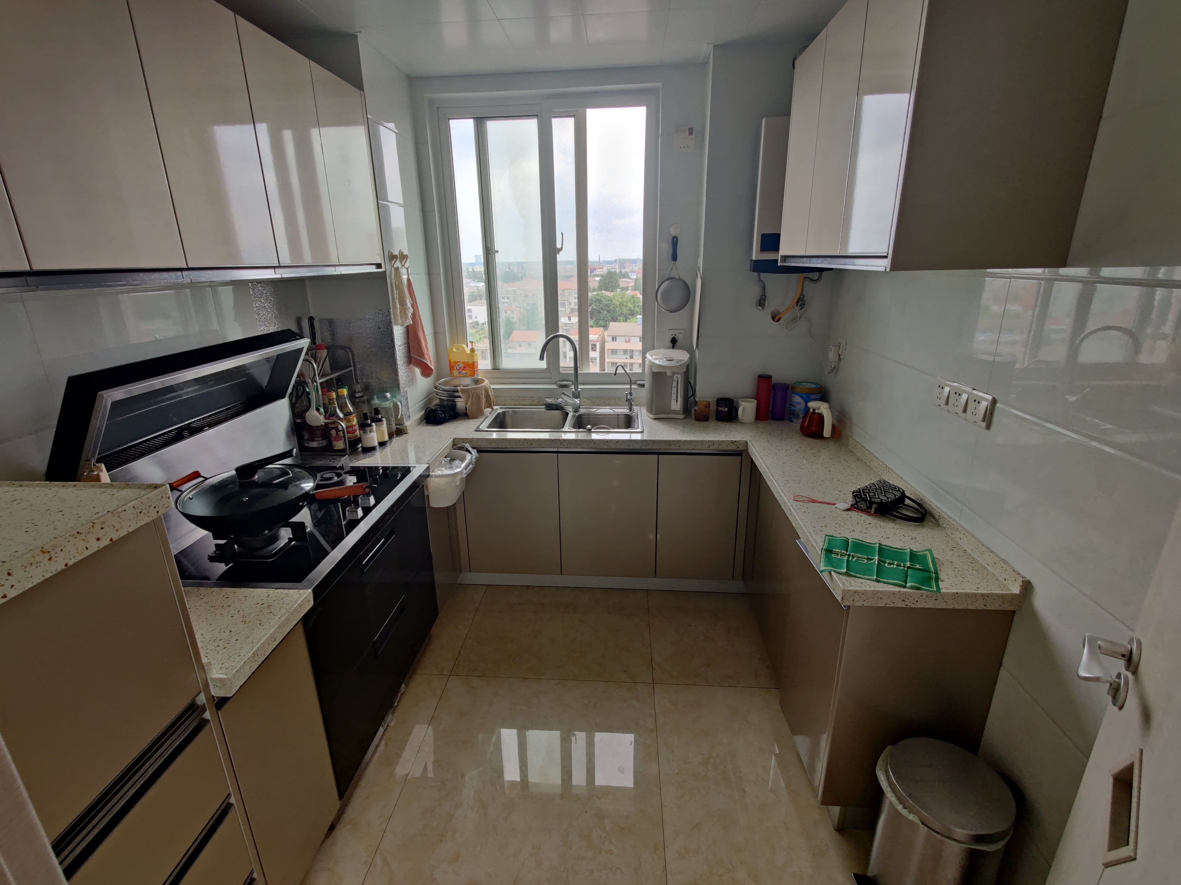 公园世家新八中附近精装三房房东急卖证件在手上随过户看房方便