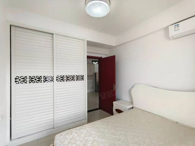 360，仙桃一中旁，和合4期，精装两房，电梯好楼层，拎包入住，成色新，证满二