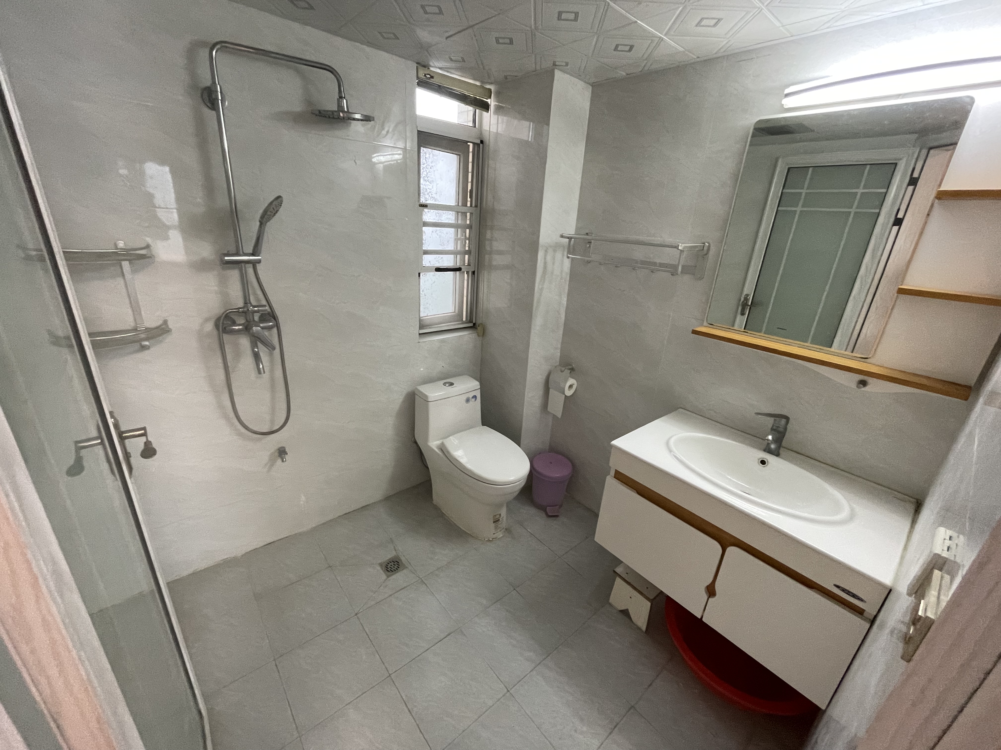 和合国际四期精装修带暖气片三房两卫很通透