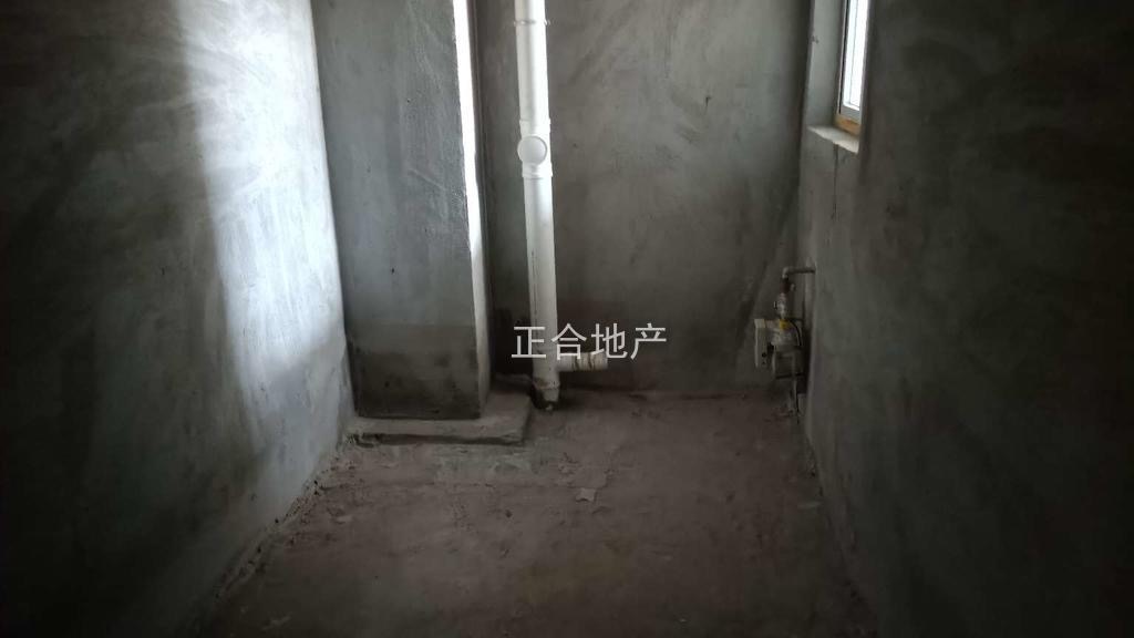 亏本出，房东急售，吾悦旁，蓝天新城，好楼层，单价5100，证满二