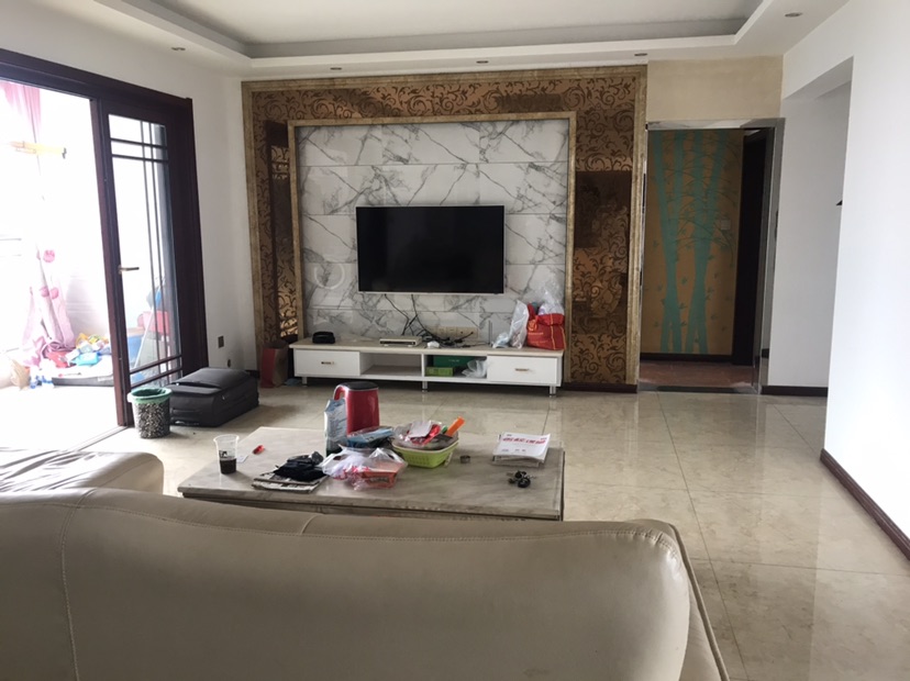 福星城精装三室两厅两卫，120平，证满2