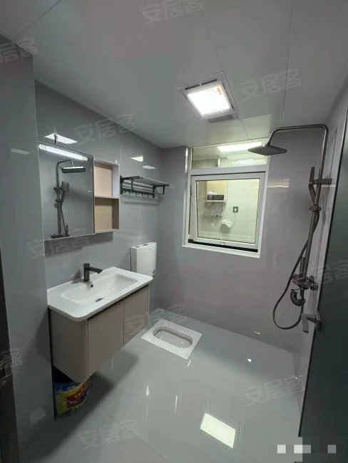 急售，城西，锦绣江山，中间好楼层，全新装修，证满二