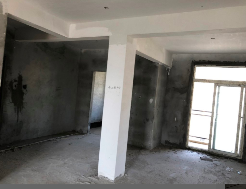 城西电梯小高层边户小区入口旁边幼儿园 