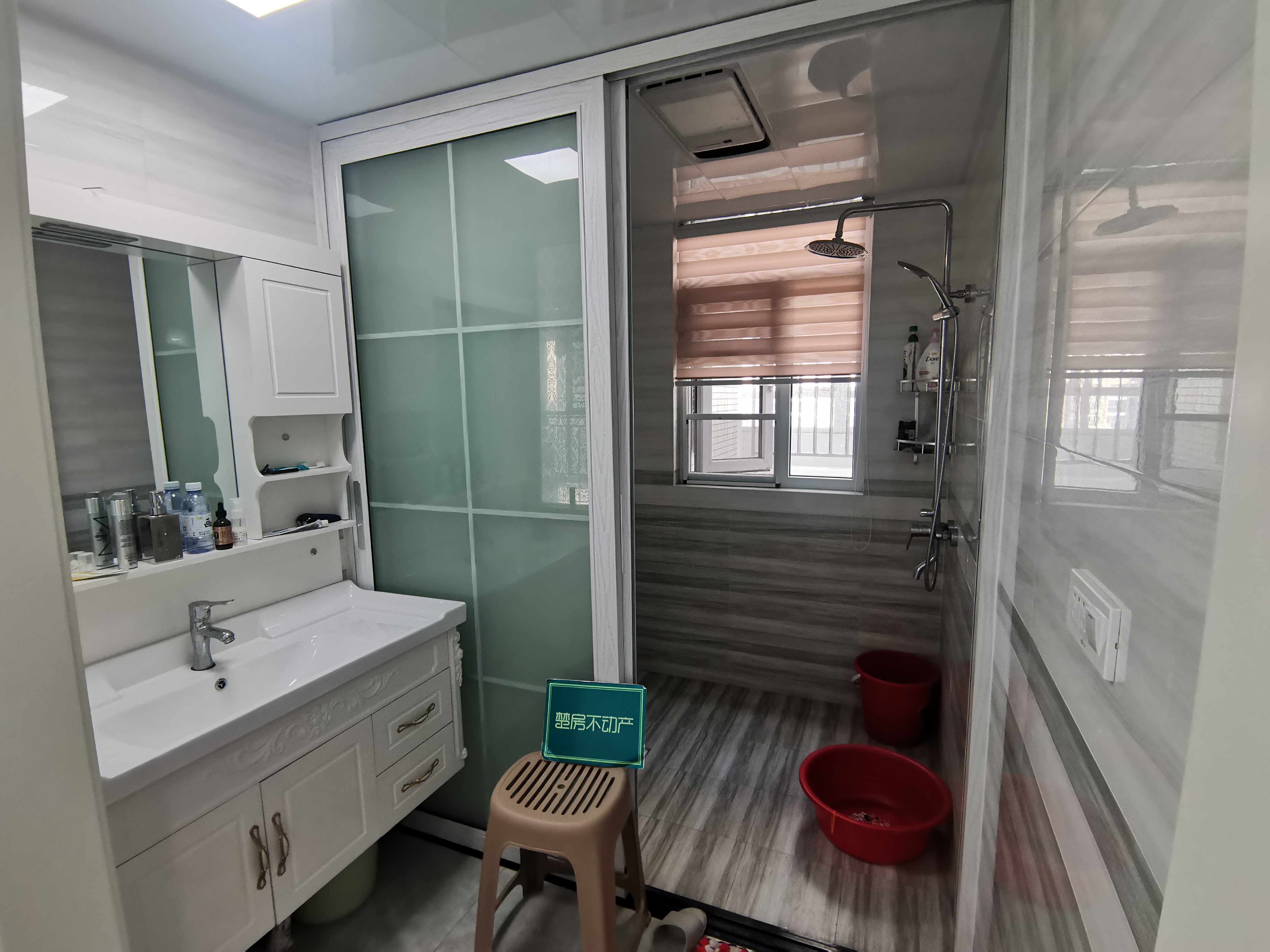 沔阳公馆精装三房两卫，视野采光好，全新装修拎包入住！