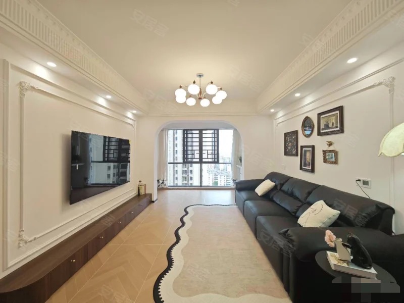 城南，沔街旁，御湖世家，精装三房，电梯19楼，拎包入住