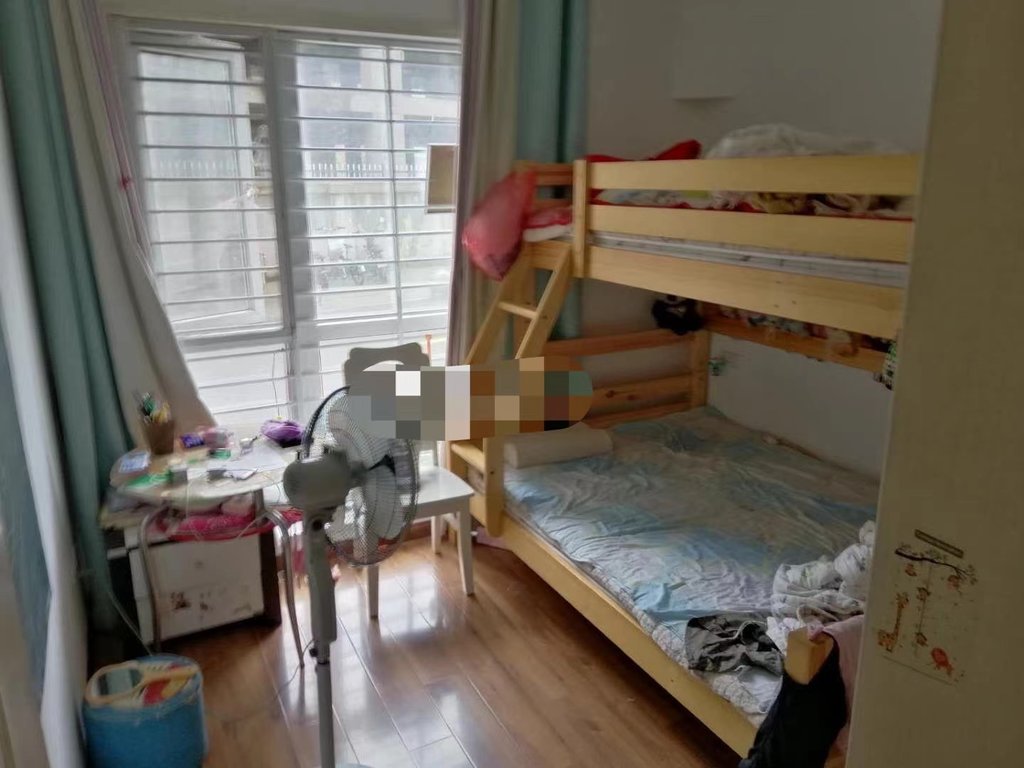 福星城比毛坯还便宜的房子！单价4400多,精装三房，房东诚心出售，证满二