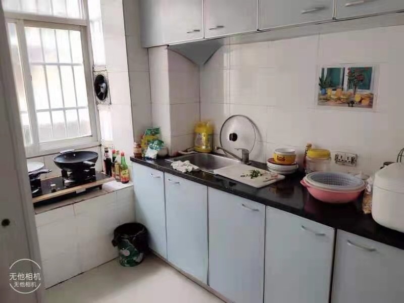 黄荆小区二室二厅交通出行方便