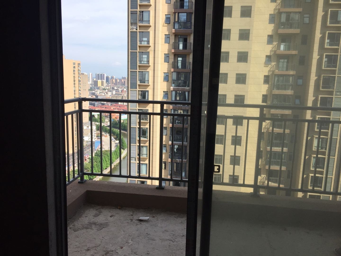 康湾一品毛坯两房，电梯好楼层