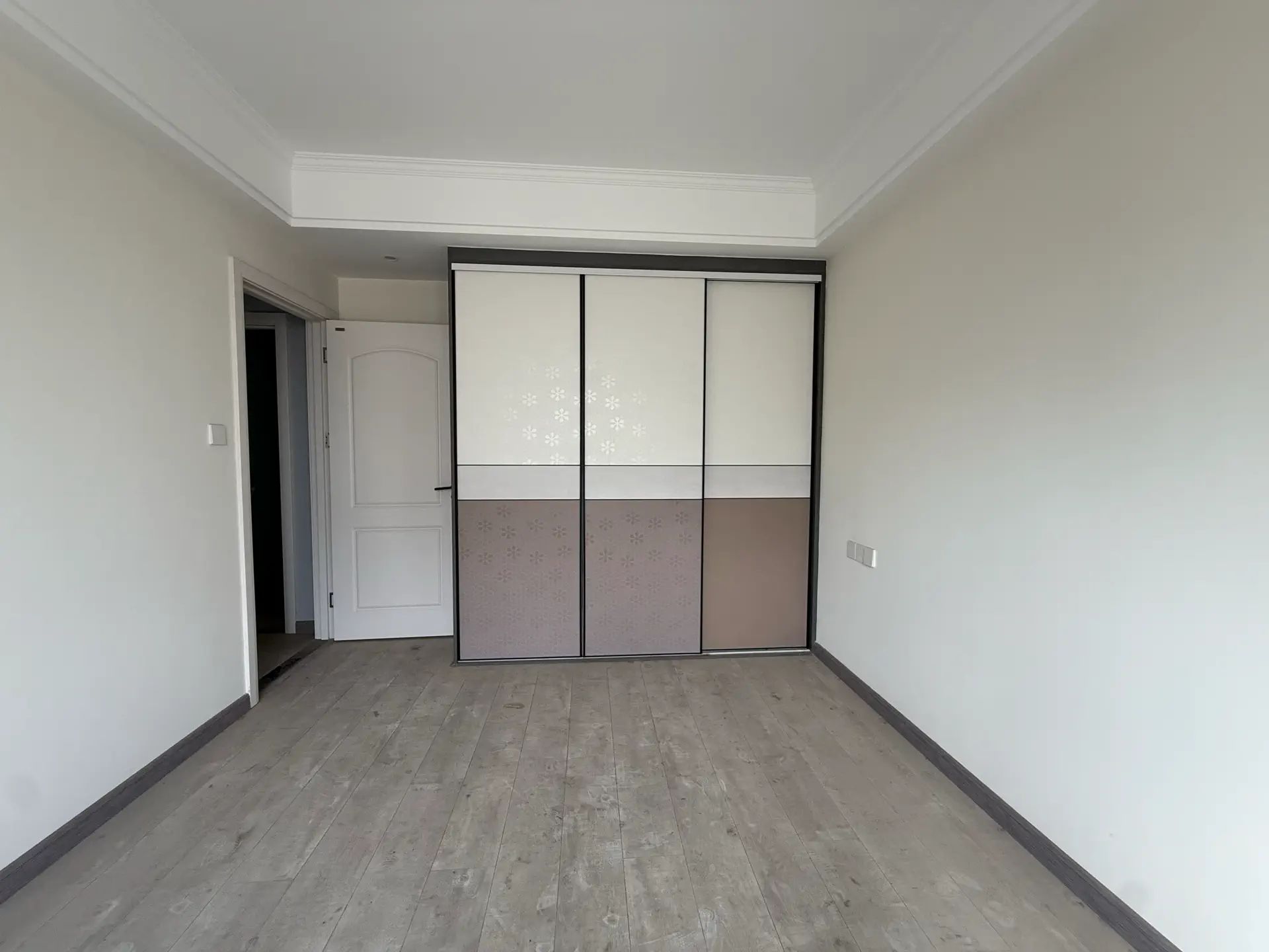 亏本出售，城南，沔阳公馆精装三房，全新装修，电梯好楼层，证满二