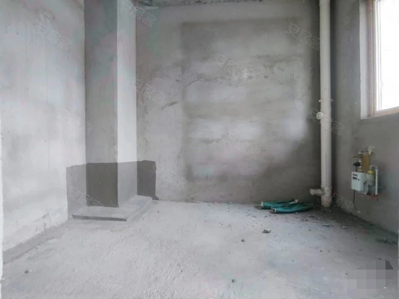 蓝天新城，人车分流，8楼，三房两卫，纯东边户。南北双阳台，