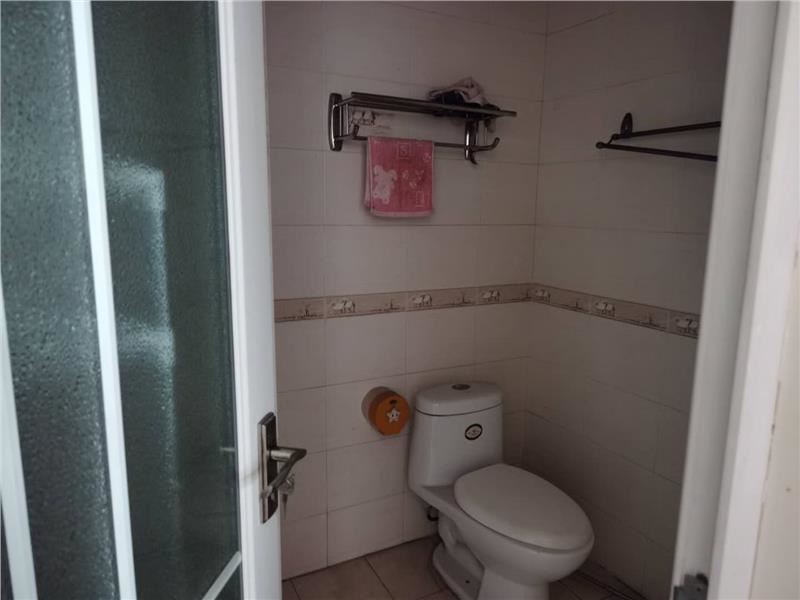 楼层好临街地段三室二厅二卫单价低过户方便可按揭