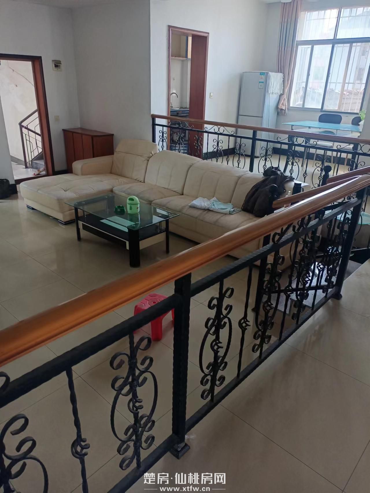 市三医院旁三室两厅拎包入住