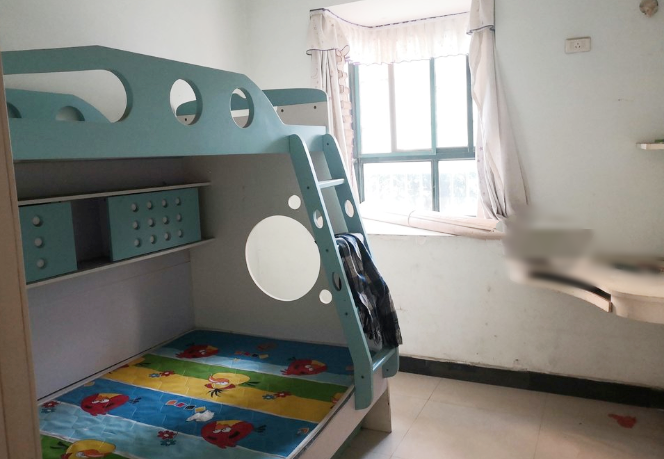 仙桃四中旁边上学方便小区出场大流潭公园边