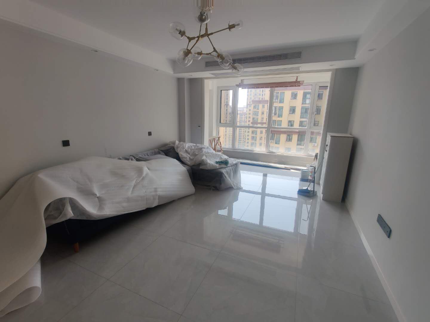 新城一号实验三小旁大三房精装修一天未住的看房方便