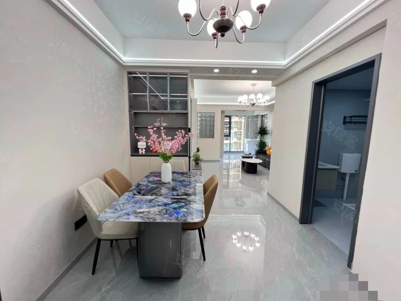 急售，城南，元泰未来城，全新精装三房两卫，书包房，好楼层