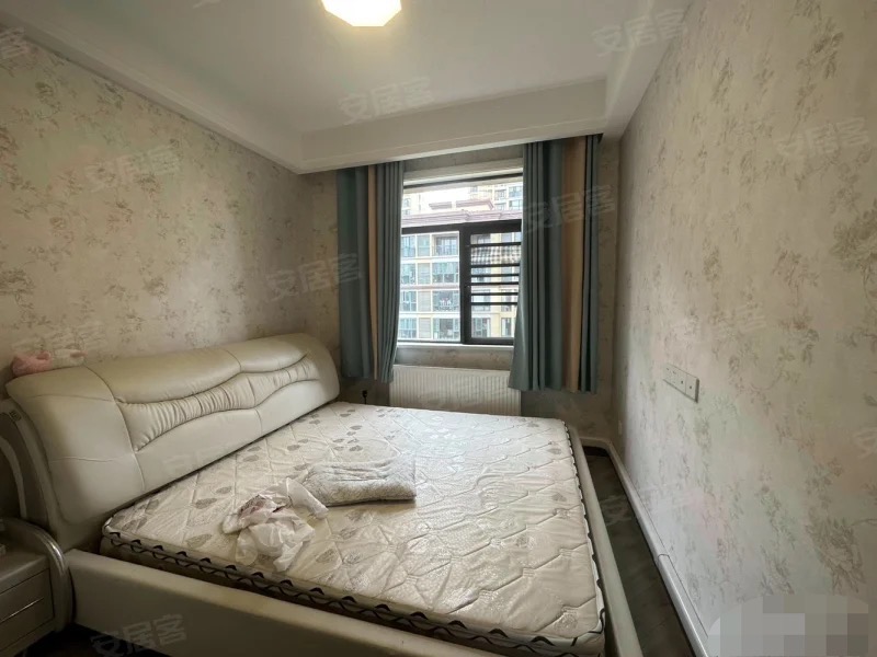 急售，新城一号5期，电梯洋房，精装3房2卫，好楼层6楼，诚心出售，证满二