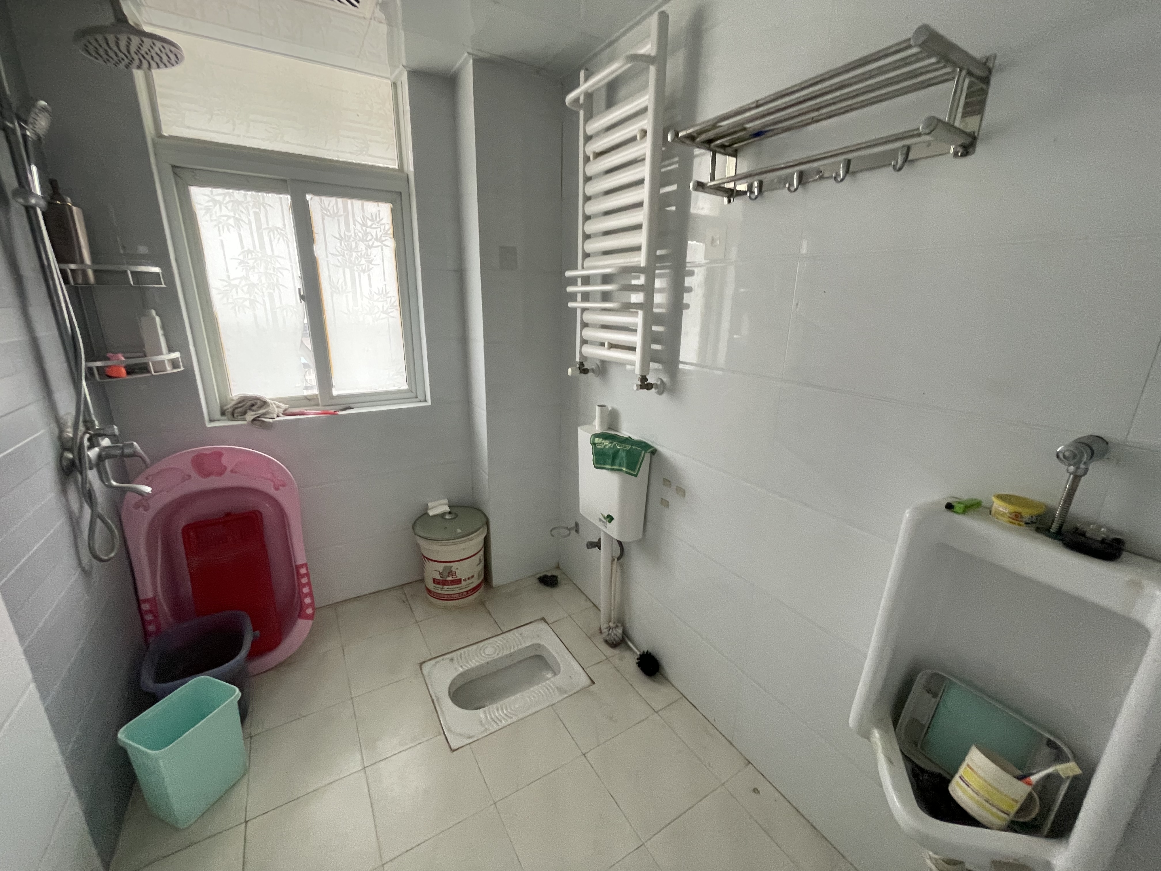 恒迪建材市场大三房拎包入住方便看房家里保养的很好