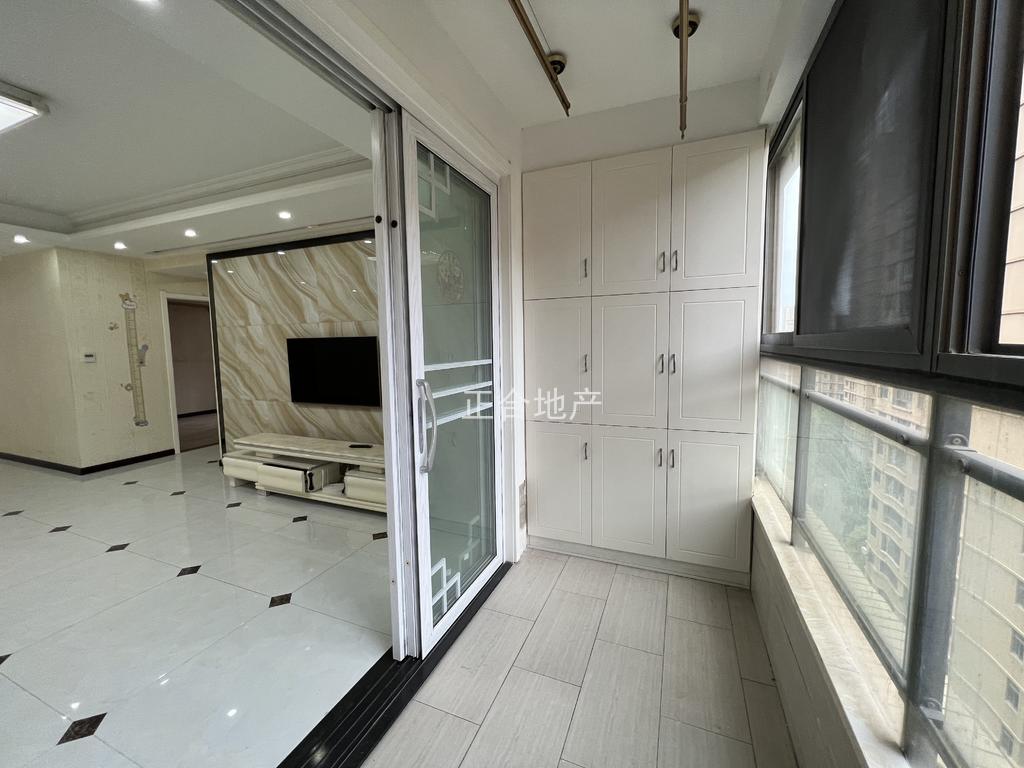 颐和公馆，大三房，精装三房两卫，9成新装修，单价5400，看中可谈