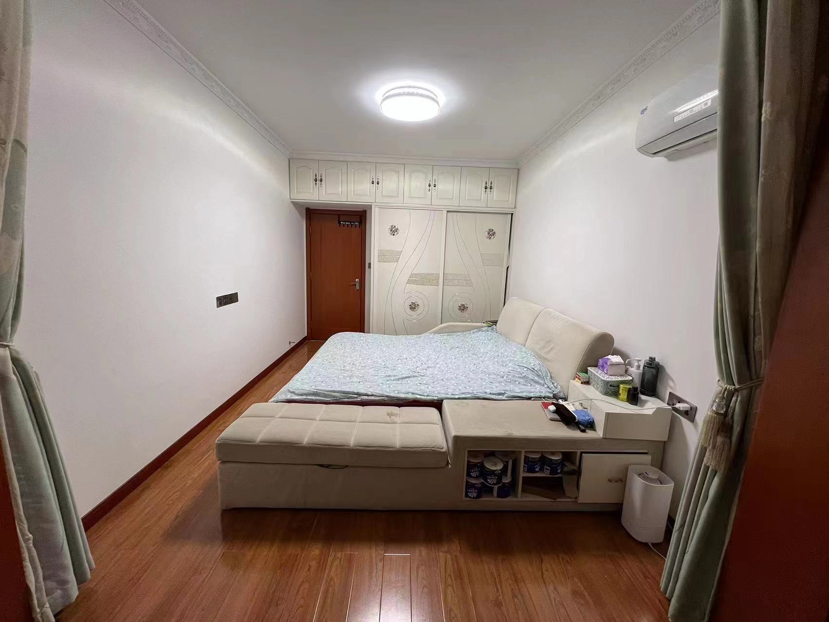 紫金城.精装大两房.屋里成色新.证件满二.看房方便