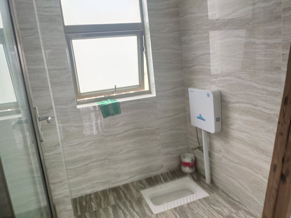 急售南国明珠精装修四室总价才83万满二看房方便