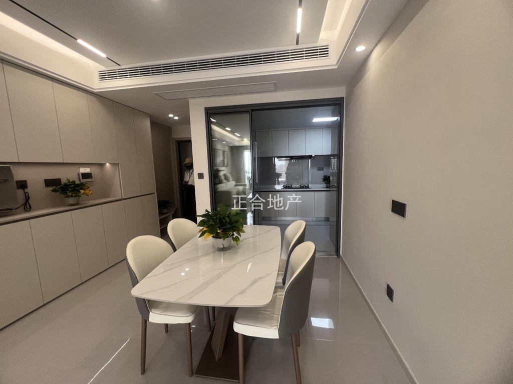 城南，御湖世家，精装三房二卫，电梯好楼层17楼，老证，证满二