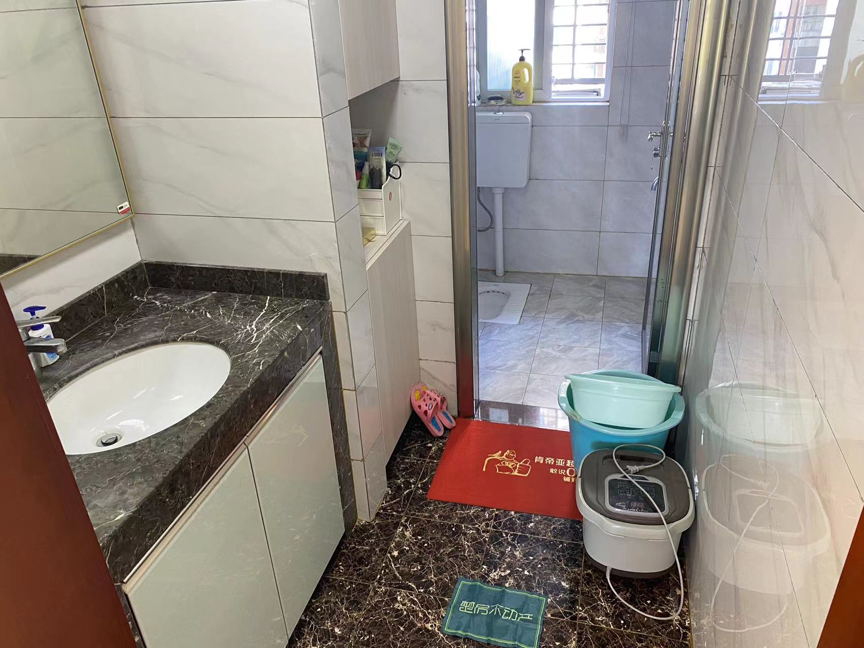 鸿昇现代城精装四房，中间好楼层采光好视野开阔南北通透业主人美心善