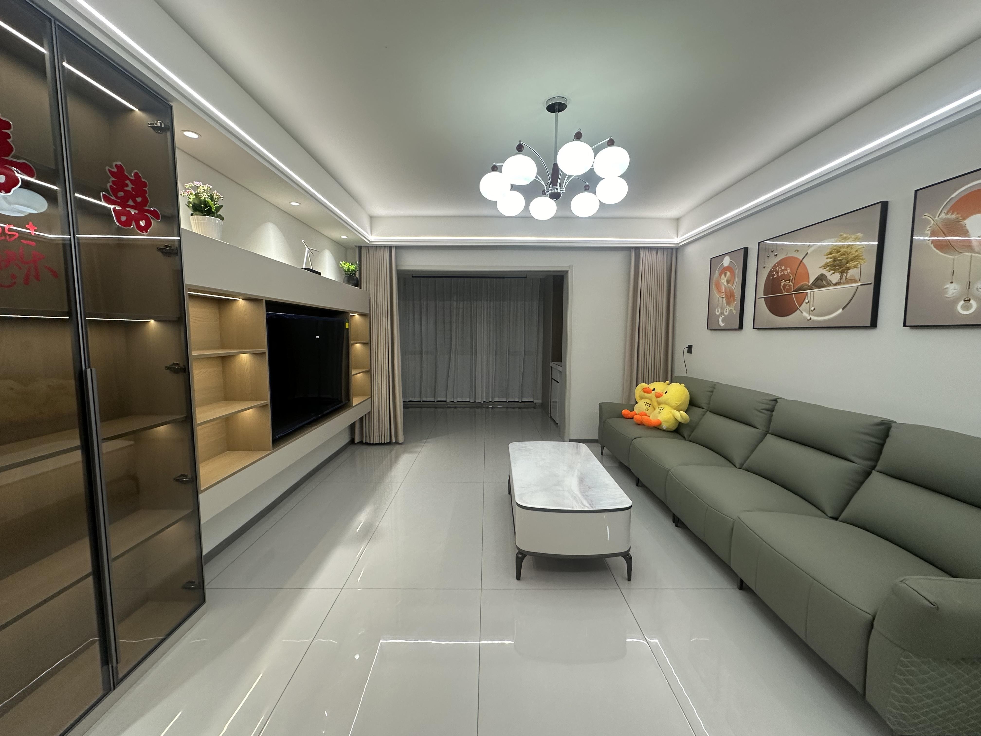 满庭春3室2厅2卫全新装修家具家电都配上了，拎包即住！