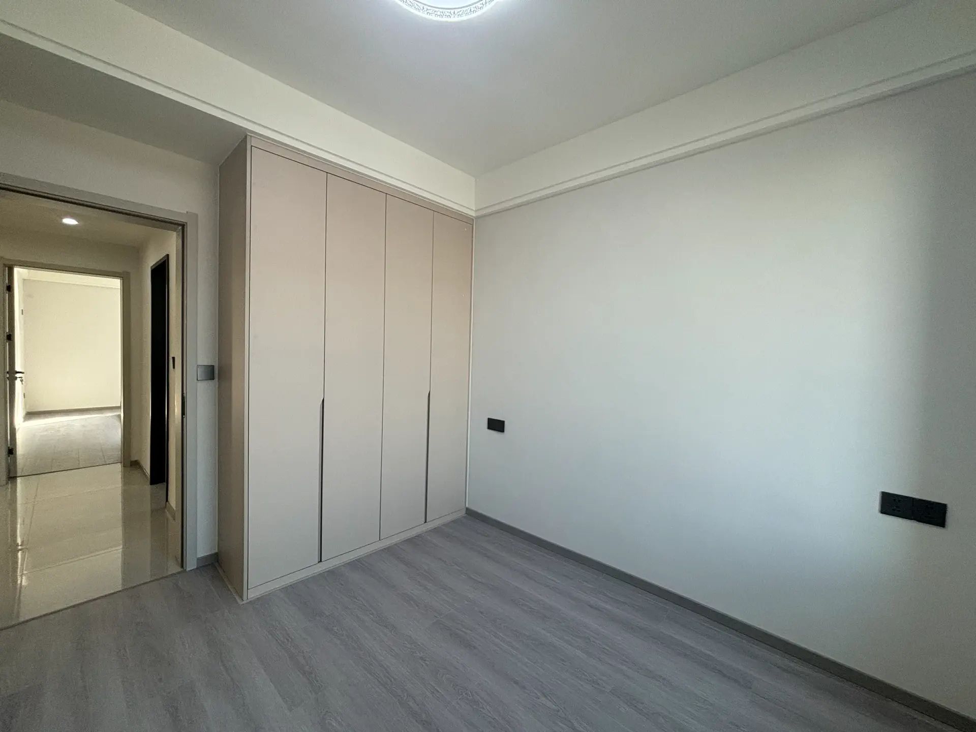 城南，沔街，御湖世家，湖景大边户，单价5字头，精装三房，带车位，好楼层