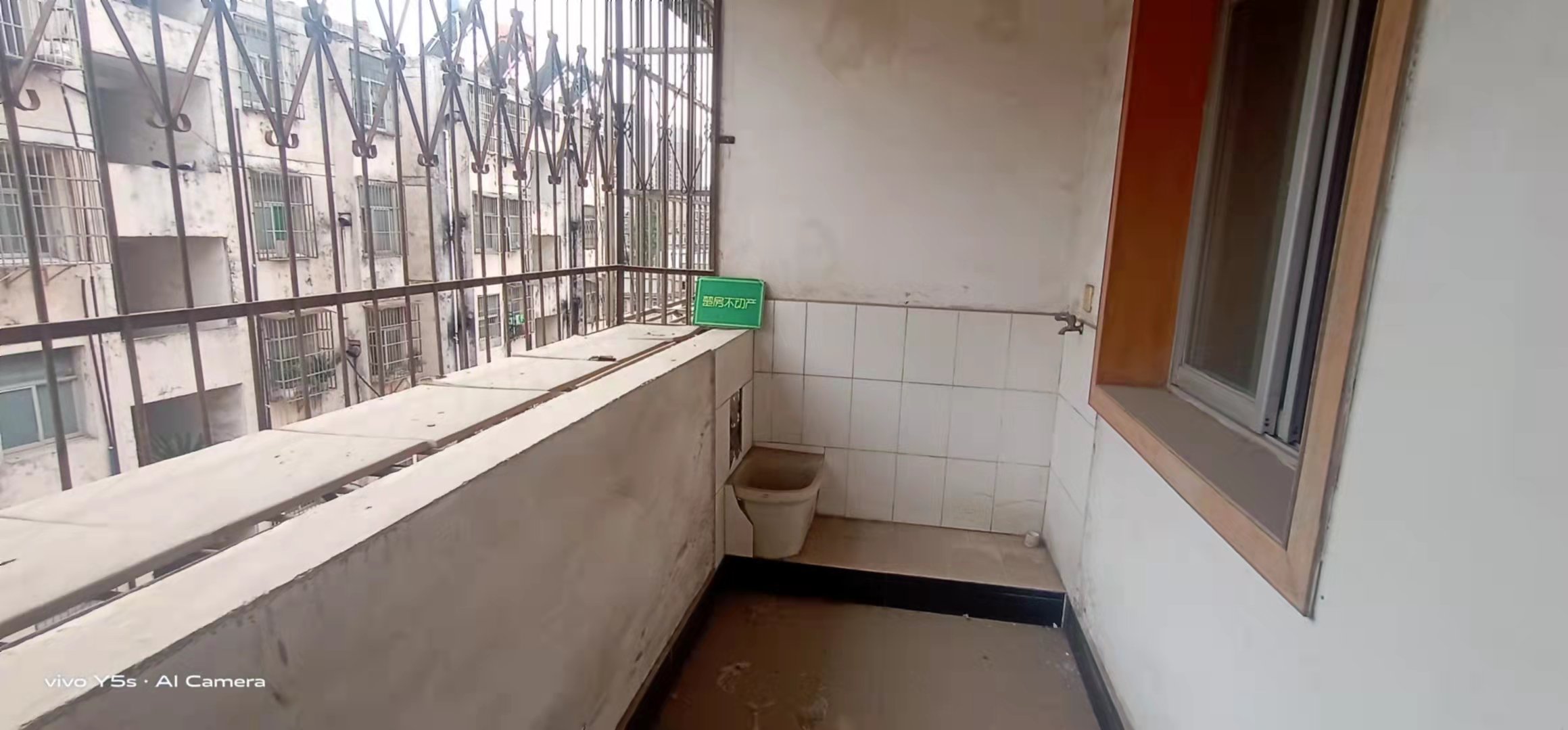 实验二小对面凤凰小区，交通便利，生活方便