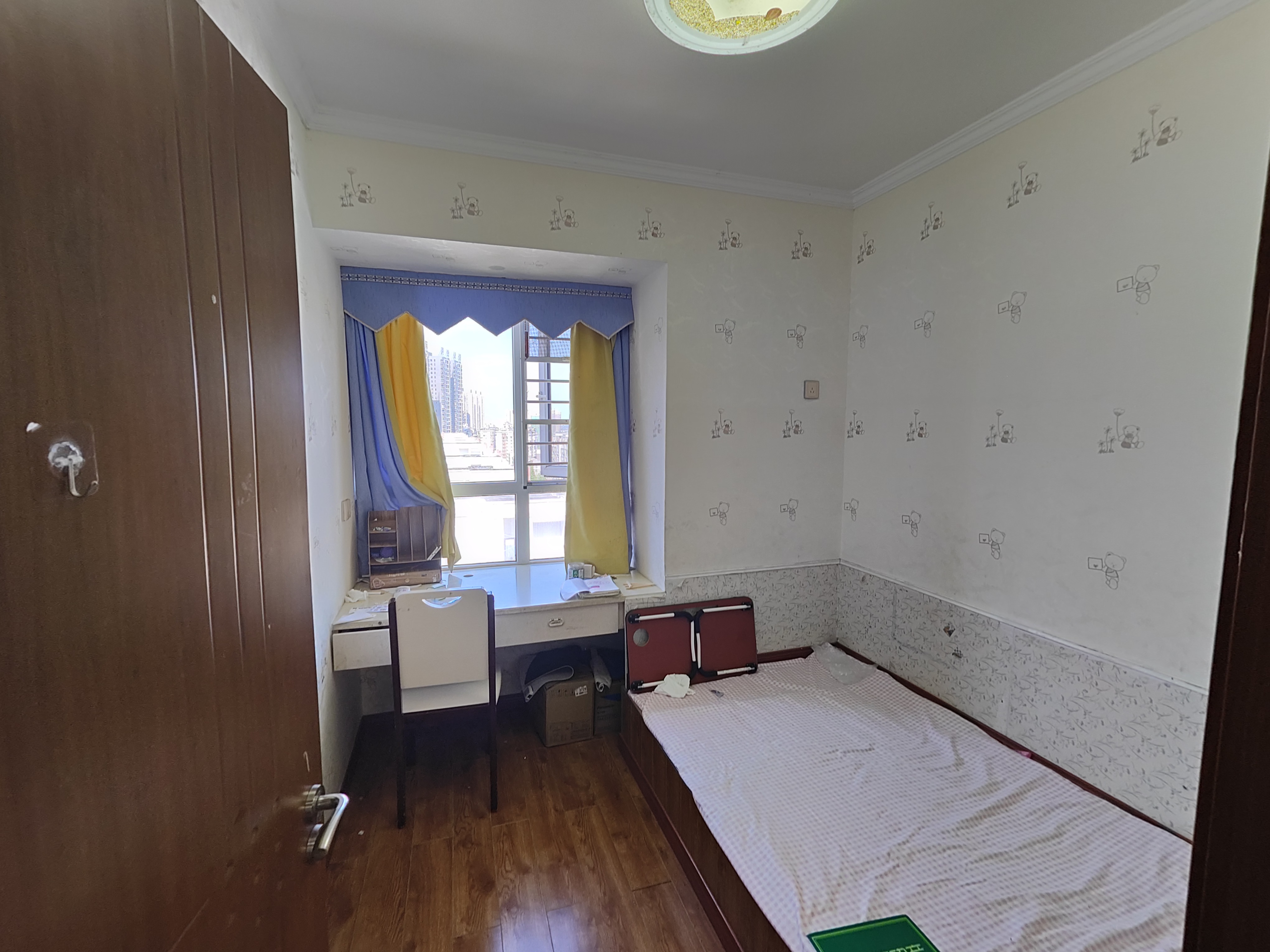 沔阳公馆精装大四房，成色新的吓人，手复22个单价近6700，小高层里面的中高层，采光视野到了深味，今年买了在这里过年和我做邻居